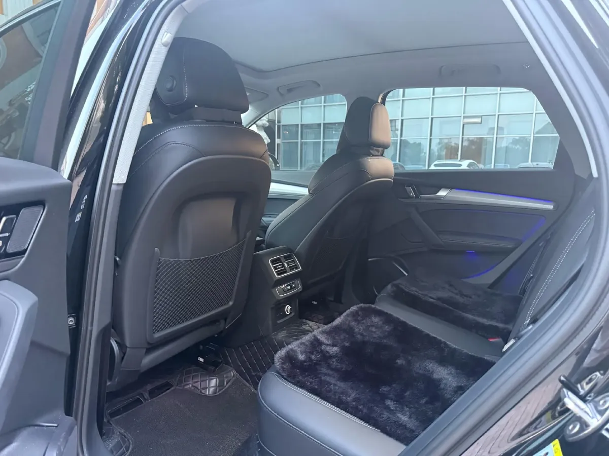 2025 Audi Q5L 2.0T 190HP L4 7DCT,autocango,china used car exporter,china ev exporter,chinese used car exporter,chinese used ev exporter