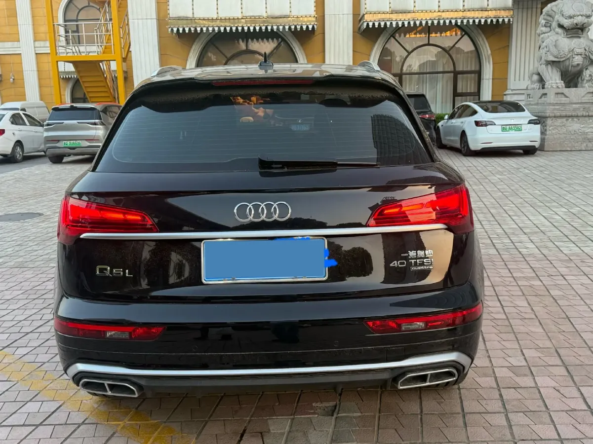 2025 Audi Q5L 2.0T 190HP L4 7DCT,autocango,china used car exporter,china ev exporter,chinese used car exporter,chinese used ev exporter