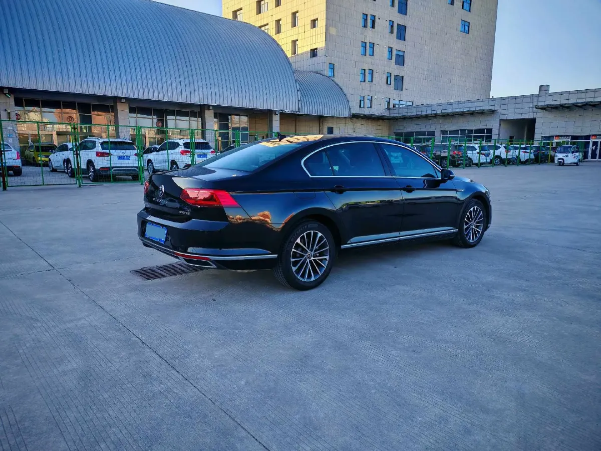 2020 Volkswagen Magotan 2.0T 186HP L4 7DCT,autocango,china used car exporter,china ev exporter,chinese used car exporter,chinese used ev exporter