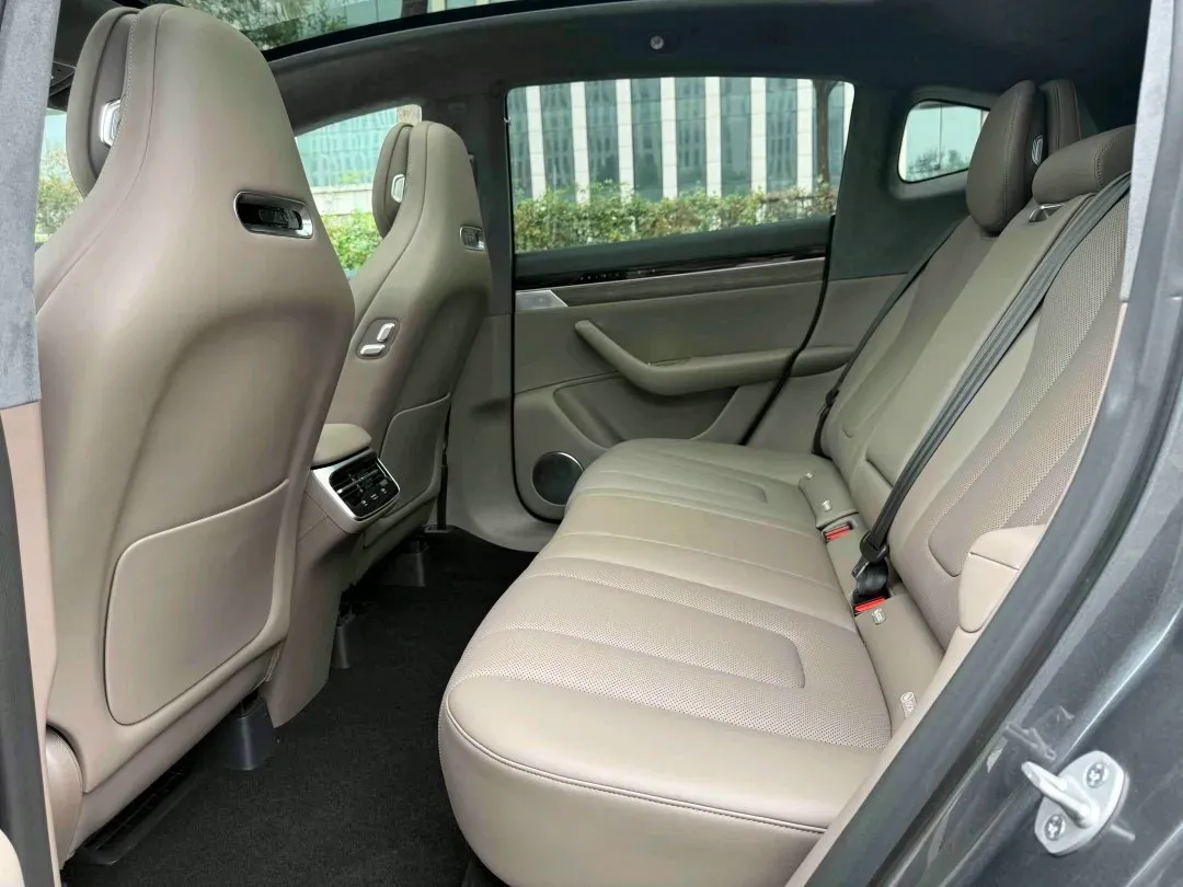 2025 Luxeed R7 REEV 156HP REEV 37KWH,autocango,china used car exporter,china ev exporter,chinese used car exporter,chinese used ev exporter