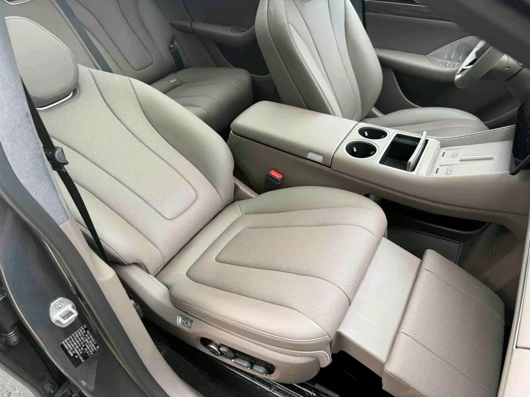 2025 Luxeed R7 REEV 156HP REEV 37KWH,autocango,china used car exporter,china ev exporter,chinese used car exporter,chinese used ev exporter