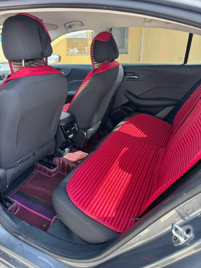 2023 Roewe i5 1.5L 129HP L4 5MT,autocango,china used car exporter,china ev exporter,chinese used car exporter,chinese used ev exporter