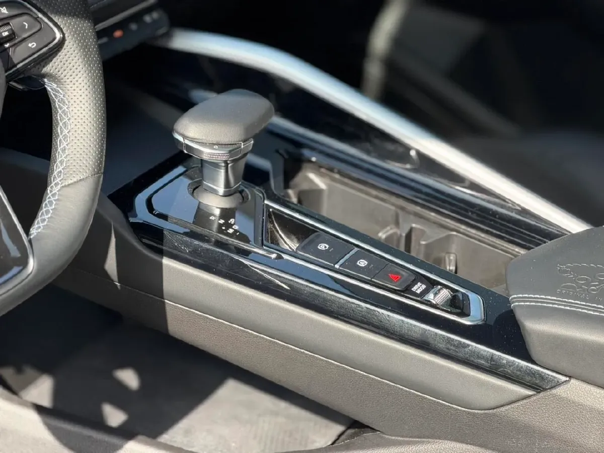 2025 Geely Preface 2.0T 238HP L4 8AT,autocango,china used car exporter,china ev exporter,chinese used car exporter,chinese used ev exporter