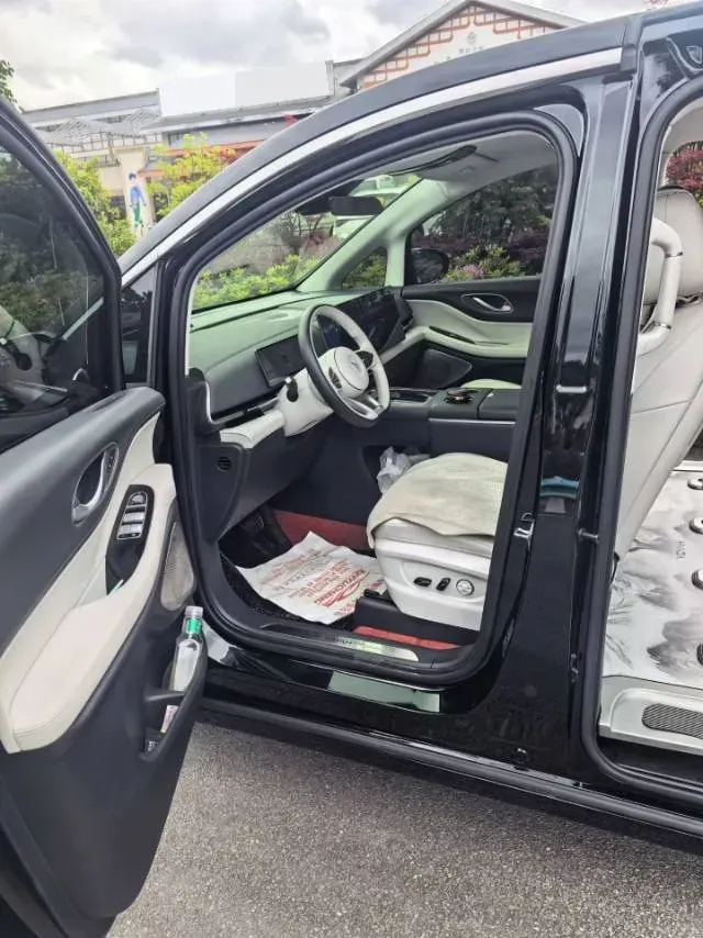 2025 Voyah Dream 1.5T 150HP L4 PHEV 41.7KWH,autocango,china used car exporter,china ev exporter,chinese used car exporter,chinese used ev exporter