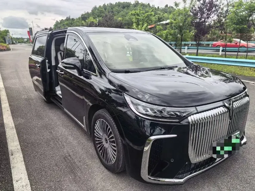 2025 Voyah Dream 1.5T 150HP L4 PHEV 41.7KWH,autocango,china used car exporter,china ev exporter,chinese used car exporter,chinese used ev exporter
