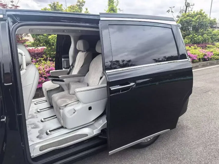 2025 Voyah Dream 1.5T 150HP L4 PHEV 41.7KWH,autocango,china used car exporter,china ev exporter,chinese used car exporter,chinese used ev exporter