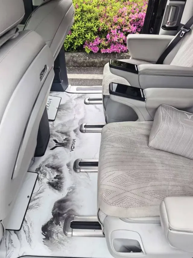 2025 Voyah Dream 1.5T 150HP L4 PHEV 41.7KWH,autocango,china used car exporter,china ev exporter,chinese used car exporter,chinese used ev exporter