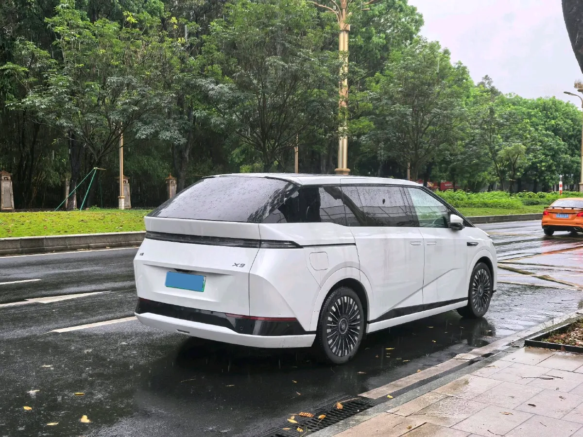 2025 Xpeng X9 BEV,autocango,china used car exporter,china ev exporter,chinese used car exporter,chinese used ev exporter