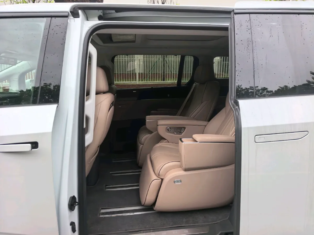 2025 Xpeng X9 BEV,autocango,china used car exporter,china ev exporter,chinese used car exporter,chinese used ev exporter