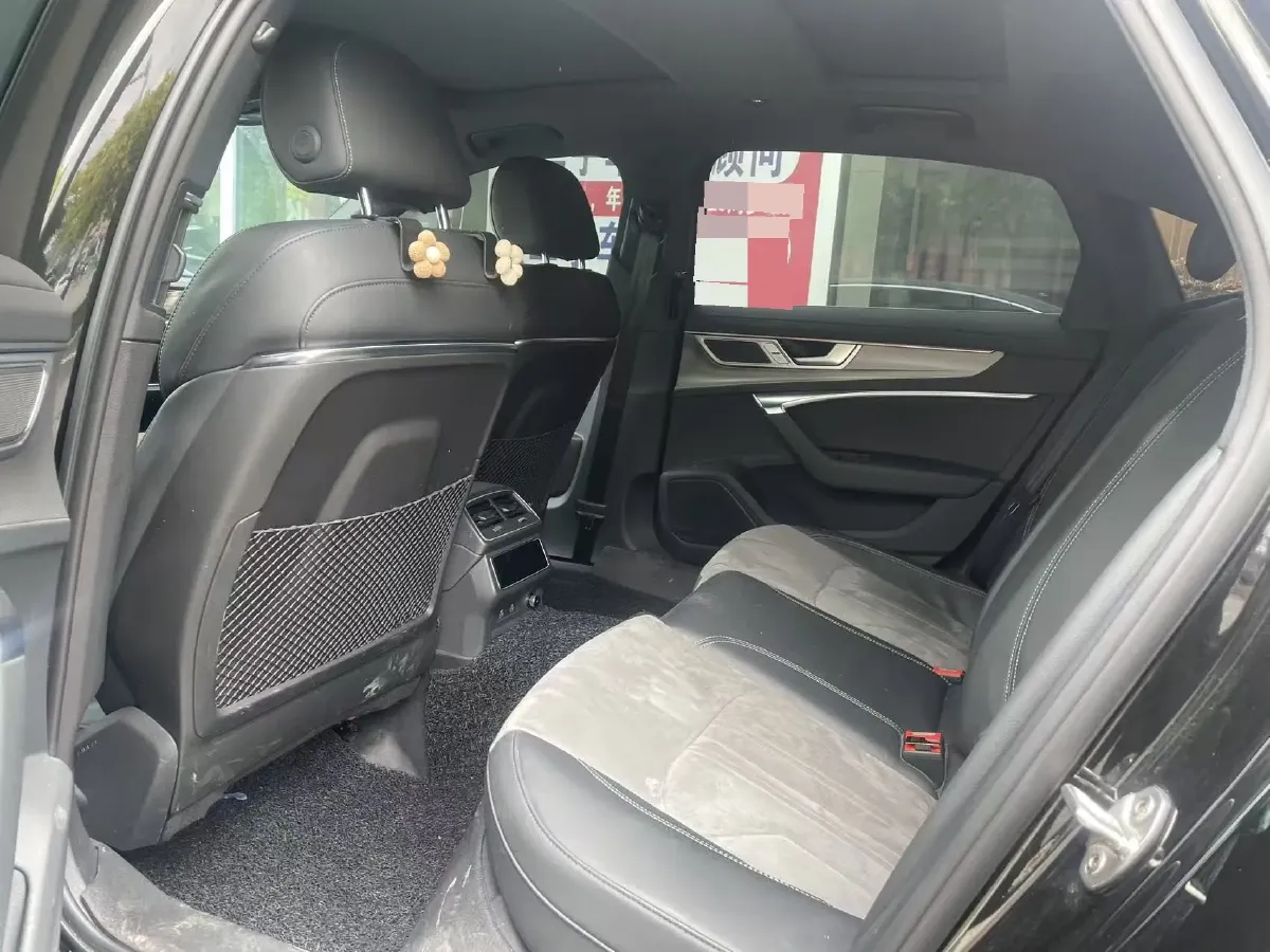 2025 Audi A6L 2.0T 245HP L4 7DCT,autocango,china used car exporter,china ev exporter,chinese used car exporter,chinese used ev exporter