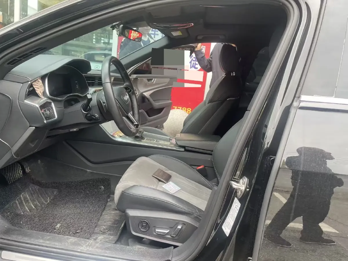 2025 Audi A6L 2.0T 245HP L4 7DCT,autocango,china used car exporter,china ev exporter,chinese used car exporter,chinese used ev exporter