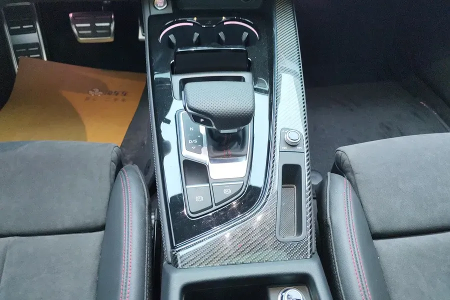 2025 Audi A4L 2.0T 245HP L4 7DCT,autocango,china used car exporter,china ev exporter,chinese used car exporter,chinese used ev exporter