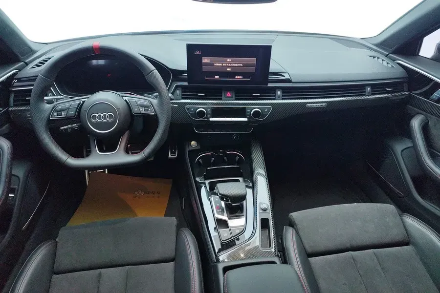 2025 Audi A4L 2.0T 245HP L4 7DCT,autocango,china used car exporter,china ev exporter,chinese used car exporter,chinese used ev exporter