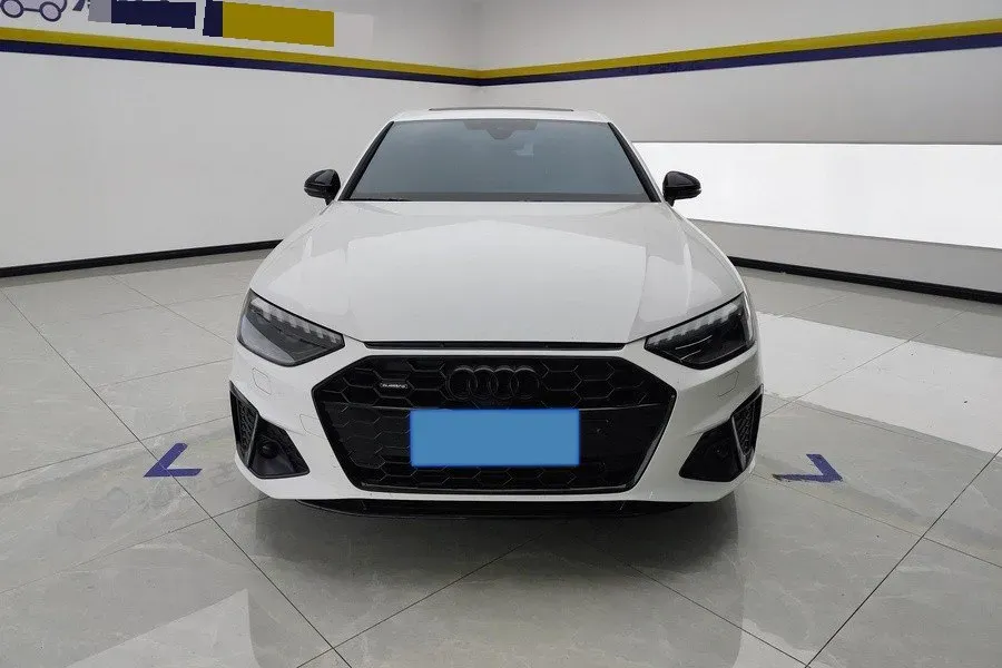2025 Audi A4L 2.0T 245HP L4 7DCT,autocango,china used car exporter,china ev exporter,chinese used car exporter,chinese used ev exporter