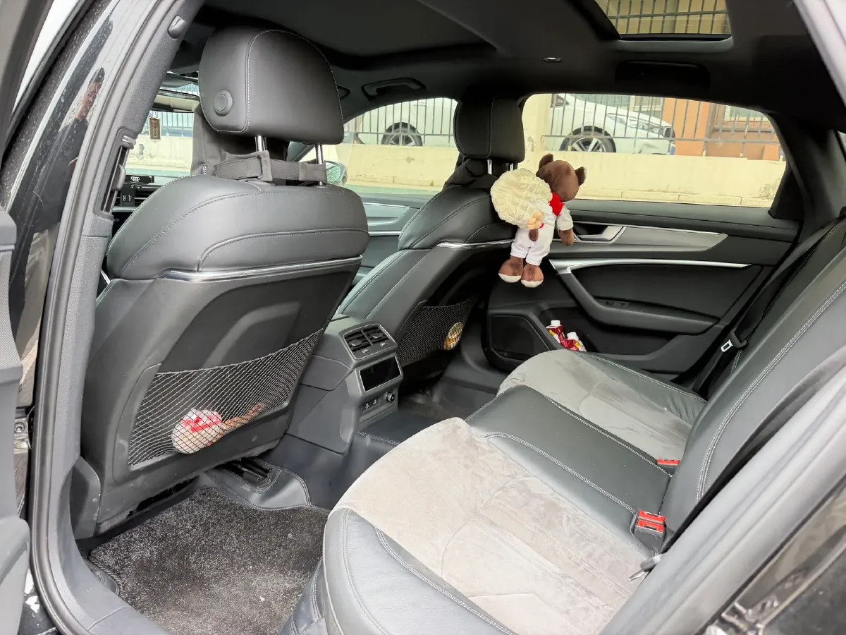 2023 Audi A6L 2.0T 245HP L4 7DCT,autocango,china used car exporter,china ev exporter,chinese used car exporter,chinese used ev exporter