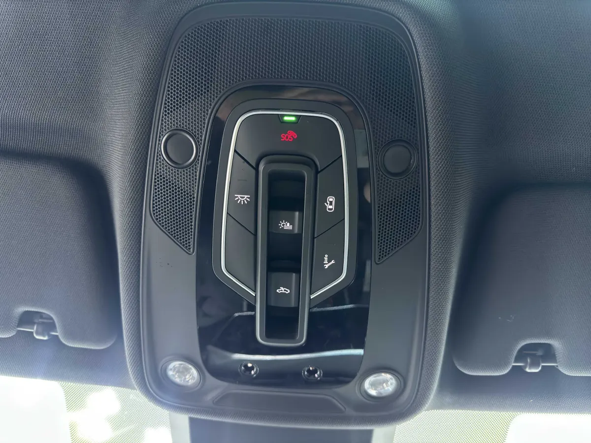 2023 Audi A6L 2.0T 245HP L4 7DCT,autocango,china used car exporter,china ev exporter,chinese used car exporter,chinese used ev exporter