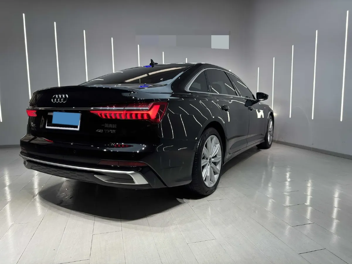 2023 Audi A6L 2.0T 245HP L4 7DCT,autocango,china used car exporter,china ev exporter,chinese used car exporter,chinese used ev exporter
