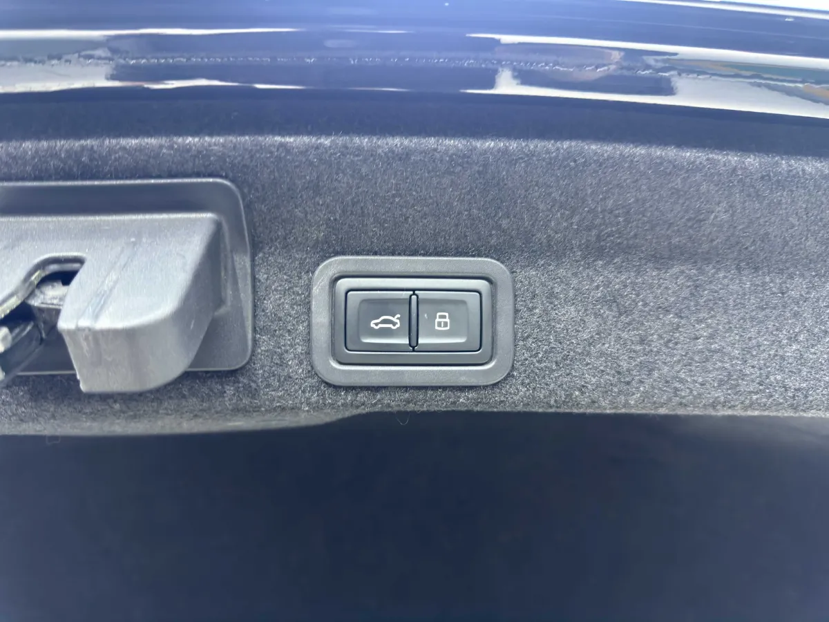 2023 Audi A6L 2.0T 245HP L4 7DCT,autocango,china used car exporter,china ev exporter,chinese used car exporter,chinese used ev exporter