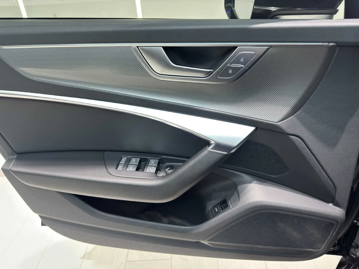 2023 Audi A6L 2.0T 245HP L4 7DCT,autocango,china used car exporter,china ev exporter,chinese used car exporter,chinese used ev exporter