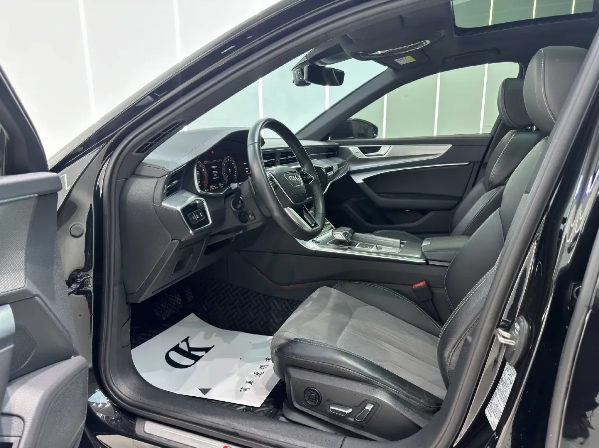 2023 Audi A6L 2.0T 245HP L4 7DCT,autocango,china used car exporter,china ev exporter,chinese used car exporter,chinese used ev exporter