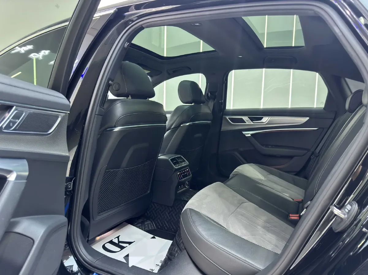 2023 Audi A6L 2.0T 245HP L4 7DCT,autocango,china used car exporter,china ev exporter,chinese used car exporter,chinese used ev exporter