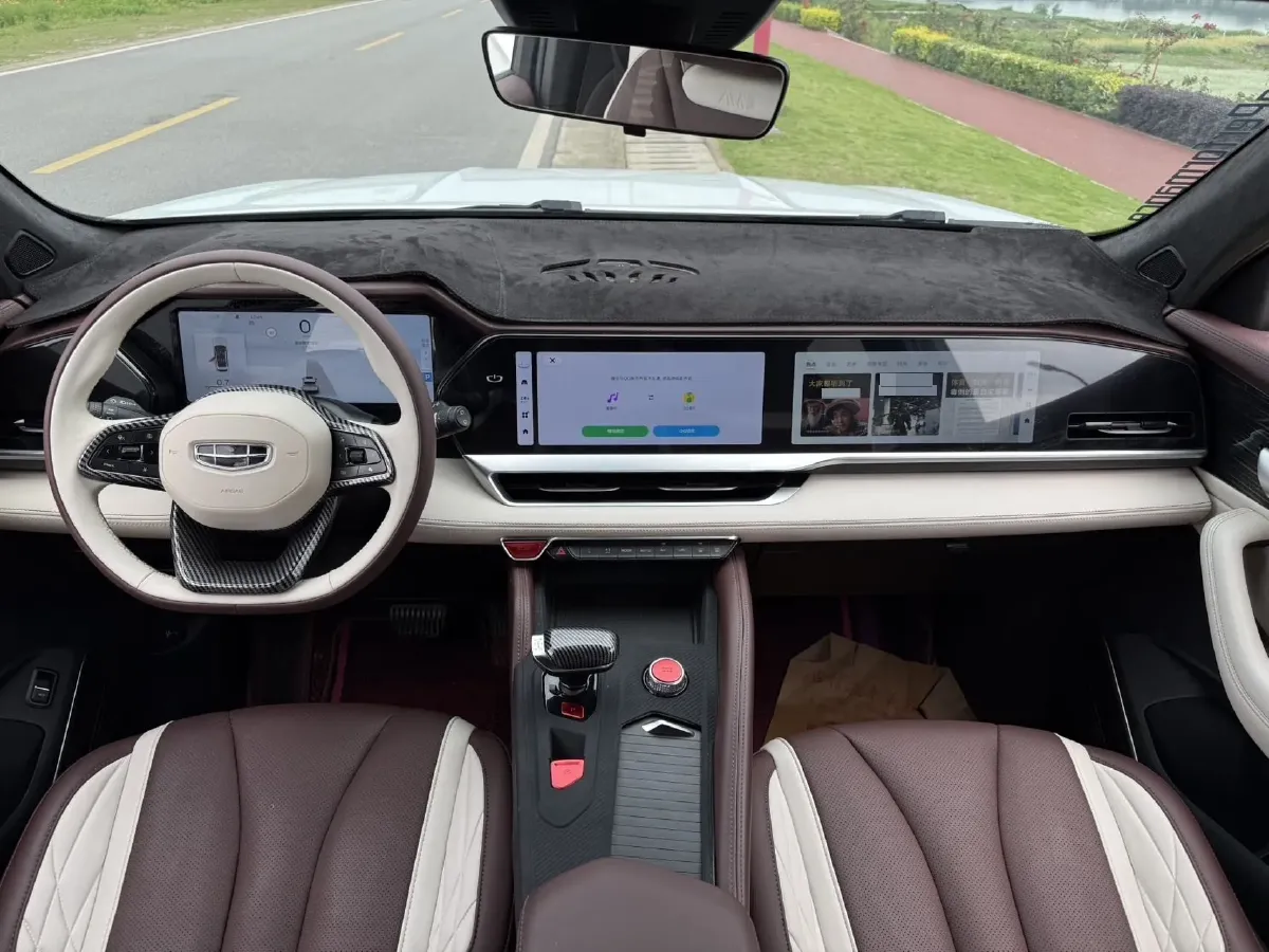 2021 Geely Monjaro 2.0T 218HP L4 7DCT,autocango,china used car exporter,china ev exporter,chinese used car exporter,chinese used ev exporter