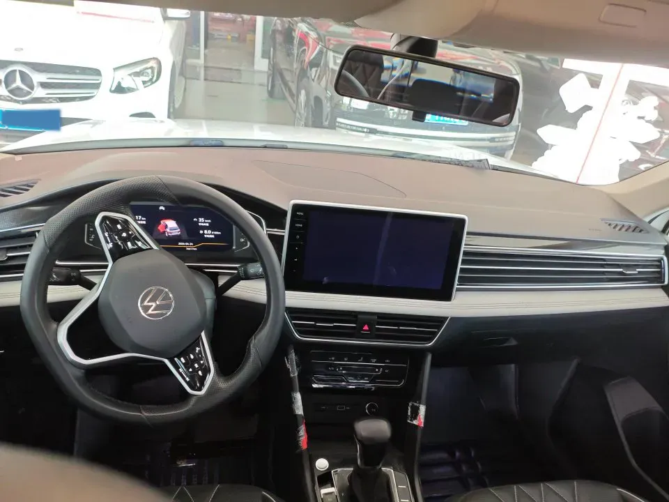 2024 Toyota Camry 2.0L 152HP L4 E-CVT Hybrid,autocango,china used car exporter,china ev exporter,chinese used car exporter,chinese used ev exporter