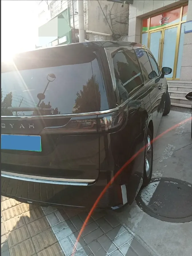 2022 Voyah Dream 1.5T 136HP L4 PHEV 25.57KWH,autocango,china used car exporter,china ev exporter,chinese used car exporter,chinese used ev exporter