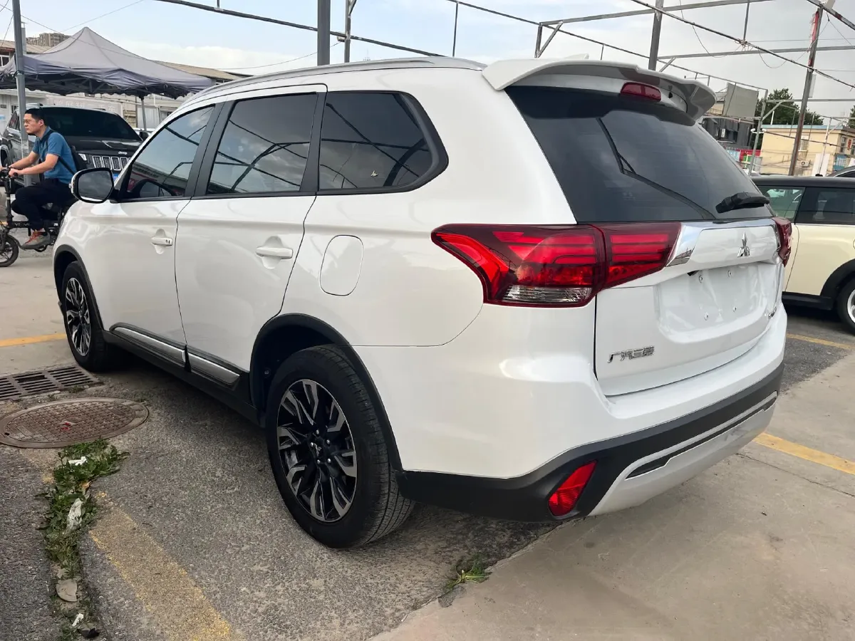 2019 Mitsubishi Outlander 2.0L 166HP L4 CVT,autocango,china used car exporter,china ev exporter,chinese used car exporter,chinese used ev exporter