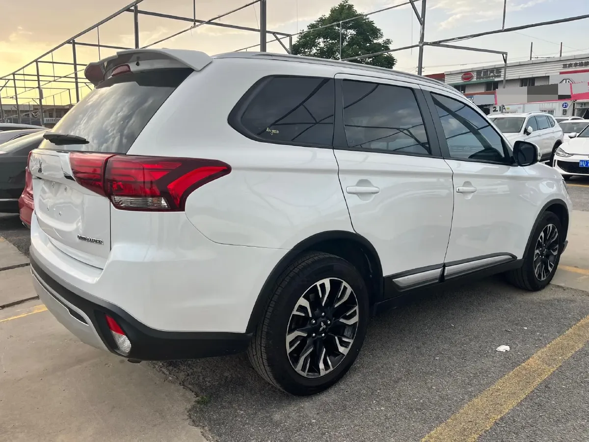 2019 Mitsubishi Outlander 2.0L 166HP L4 CVT,autocango,china used car exporter,china ev exporter,chinese used car exporter,chinese used ev exporter