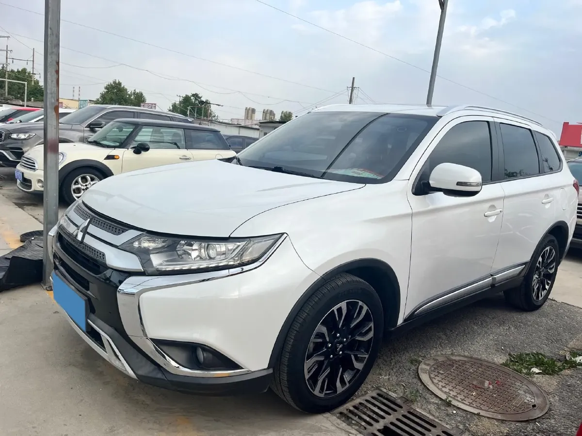 2019 Mitsubishi Outlander 2.0L 166HP L4 CVT,autocango,china used car exporter,china ev exporter,chinese used car exporter,chinese used ev exporter