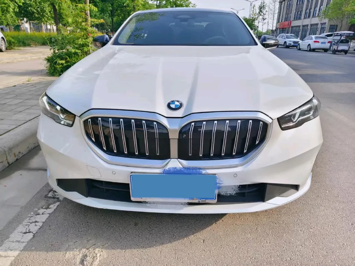 2024 BMW 5 Series 2.0T 258HP L4 8AT,autocango,china used car exporter,china ev exporter,chinese used car exporter,chinese used ev exporter