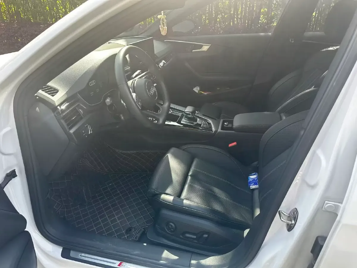 2023 Audi A4L 2.0T 190HP L4 7DCT,autocango,china used car exporter,china ev exporter,chinese used car exporter,chinese used ev exporter