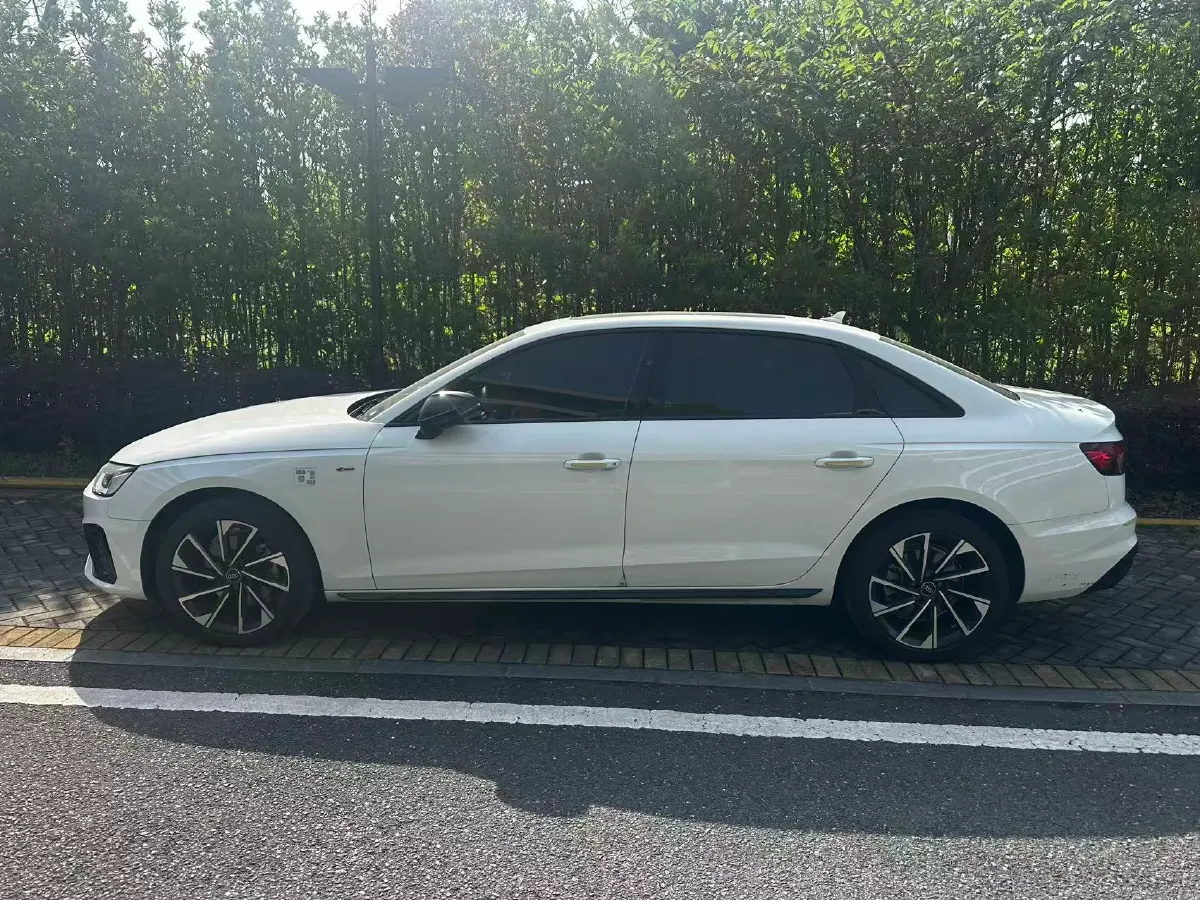 2023 Audi A4L 2.0T 190HP L4 7DCT,autocango,china used car exporter,china ev exporter,chinese used car exporter,chinese used ev exporter