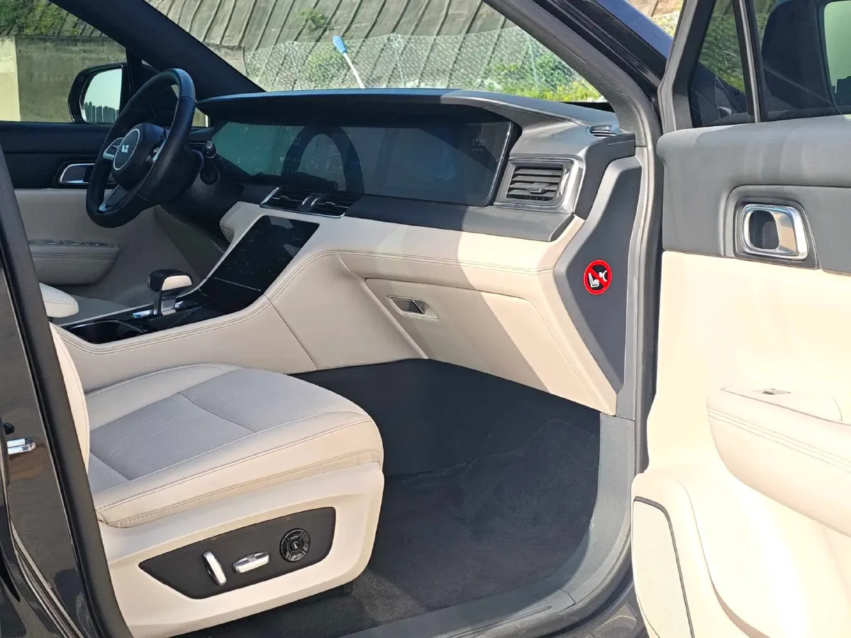 2021 Li ONE Range Extended 131HP REEV 40.5KWH,autocango,china used car exporter,china ev exporter,chinese used car exporter,chinese used ev exporter