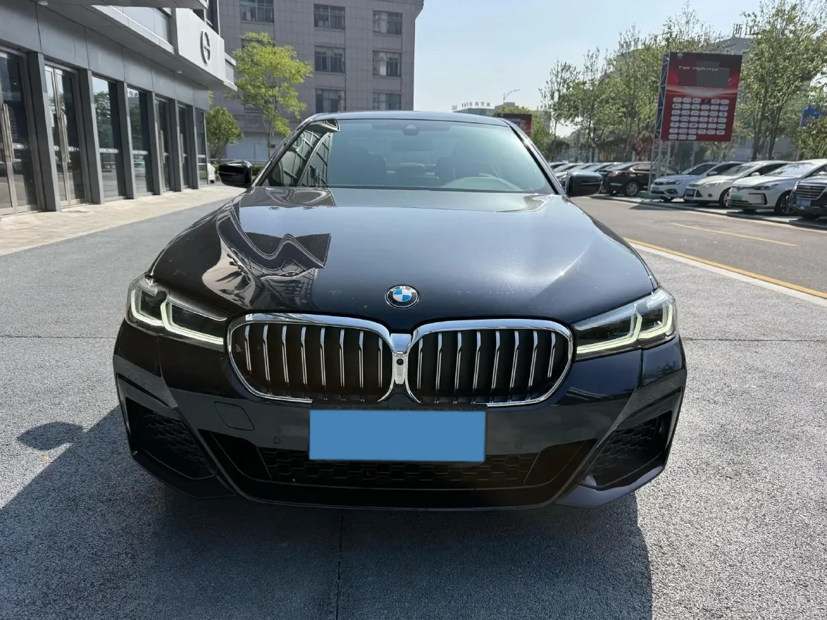 2022 BMW 5 Series 2.0T 252HP L4 8AT,autocango,china used car exporter,china ev exporter,chinese used car exporter,chinese used ev exporter