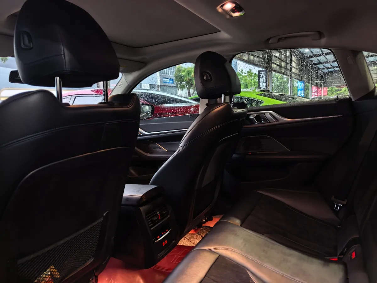 2022 BMW 8 Series 3.0T 333HP L6 8AT,autocango,china used car exporter,china ev exporter,chinese used car exporter,chinese used ev exporter