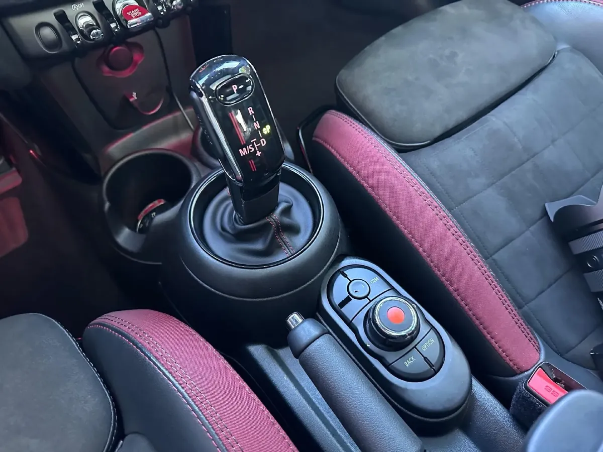 2020 MINI MINI 2.0T 192HP L4 7DCT,autocango,china used car exporter,china ev exporter,chinese used car exporter,chinese used ev exporter