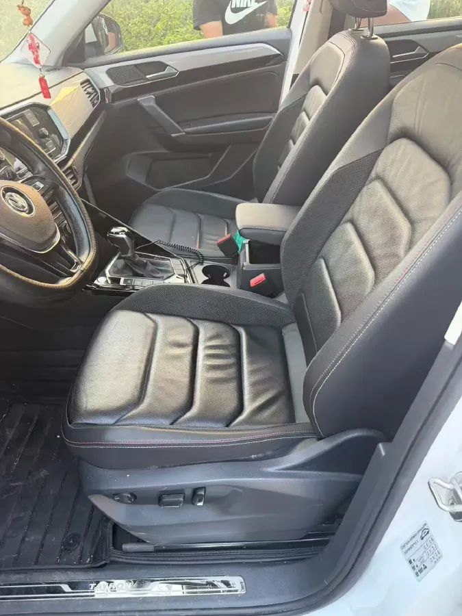 2019 Jeep Cherokee 2.0T 234HP L4 9AT,autocango,china used car exporter,china ev exporter,chinese used car exporter,chinese used ev exporter