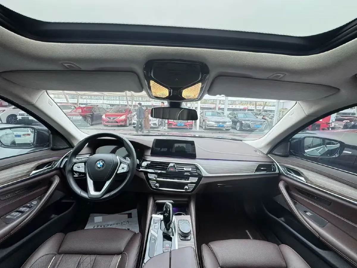 2020 BMW 5 Series 2.0T 252HP L4 8AT,autocango,china used car exporter,china ev exporter,chinese used car exporter,chinese used ev exporter