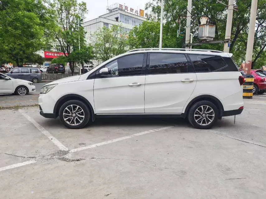 2019 BaoJun 730 1.5T 150HP L4 6MT,autocango,china used car exporter,china ev exporter,chinese used car exporter,chinese used ev exporter