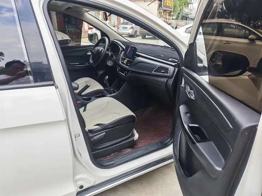 2019 BaoJun 730 1.5T 150HP L4 6MT,autocango,china used car exporter,china ev exporter,chinese used car exporter,chinese used ev exporter