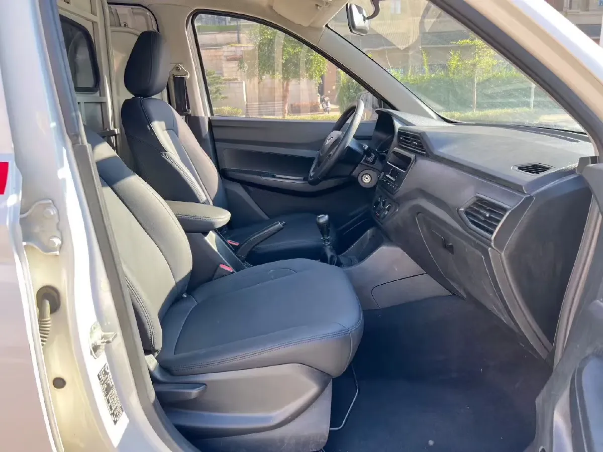 2019 WuLing HongGuang 1.5L 99HP L4 6MT,autocango,china used car exporter,china ev exporter,chinese used car exporter,chinese used ev exporter