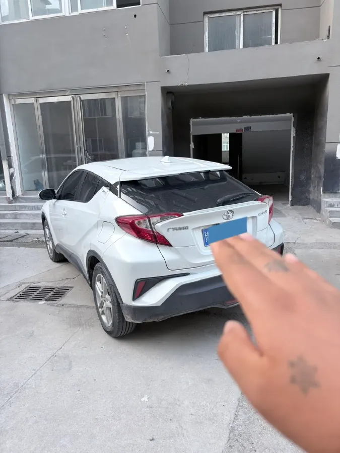 2021 Toyota C-HR 2.0L 171HP L4 CVT,autocango,china used car exporter,china ev exporter,chinese used car exporter,chinese used ev exporter