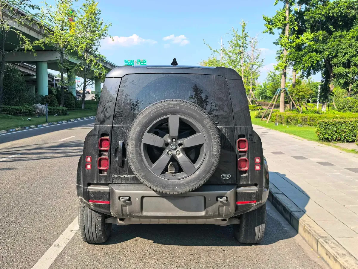 2024 Land Rover Defender 2.0T 301HP L4 8AT,autocango,china used car exporter,china ev exporter,chinese used car exporter,chinese used ev exporter