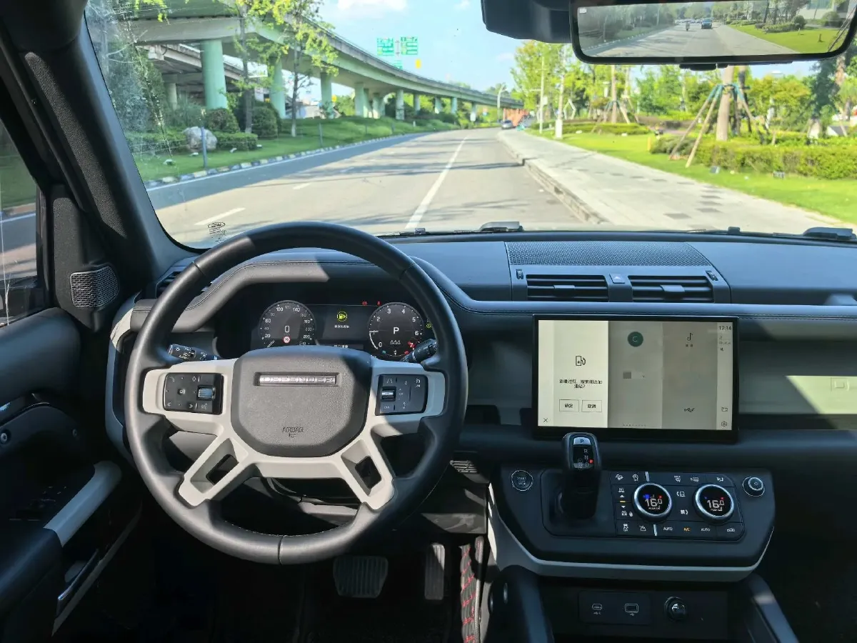 2024 Land Rover Defender 2.0T 301HP L4 8AT,autocango,china used car exporter,china ev exporter,chinese used car exporter,chinese used ev exporter