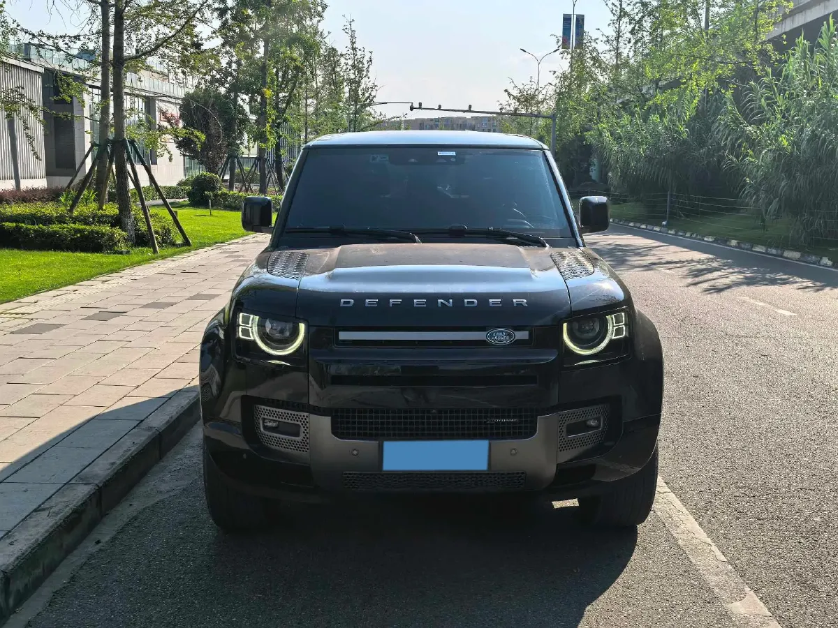 2024 Land Rover Defender 2.0T 301HP L4 8AT,autocango,china used car exporter,china ev exporter,chinese used car exporter,chinese used ev exporter