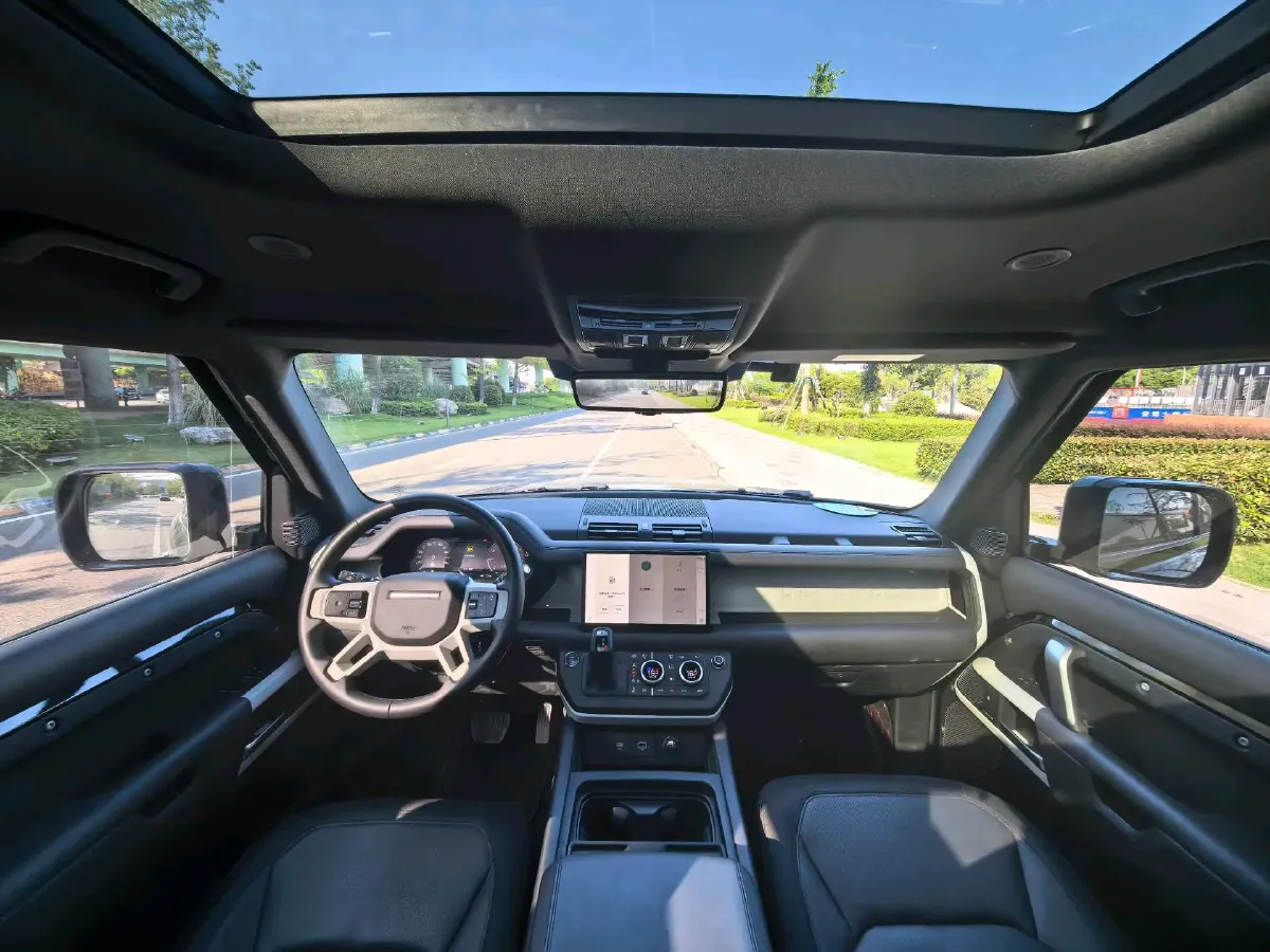 2024 Land Rover Defender 2.0T 301HP L4 8AT,autocango,china used car exporter,china ev exporter,chinese used car exporter,chinese used ev exporter