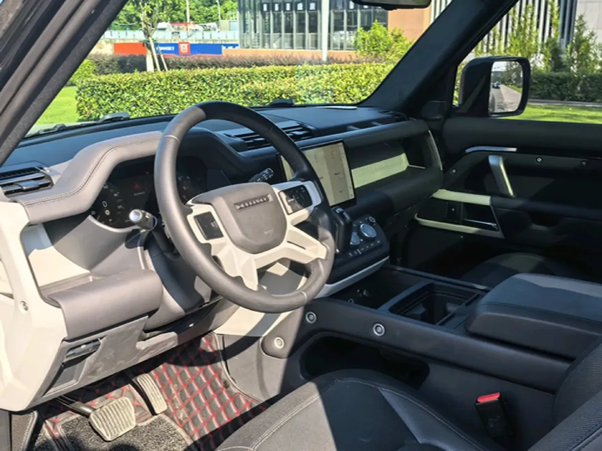 2024 Land Rover Defender 2.0T 301HP L4 8AT,autocango,china used car exporter,china ev exporter,chinese used car exporter,chinese used ev exporter