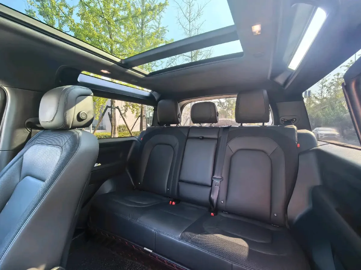 2024 Land Rover Defender 2.0T 301HP L4 8AT,autocango,china used car exporter,china ev exporter,chinese used car exporter,chinese used ev exporter